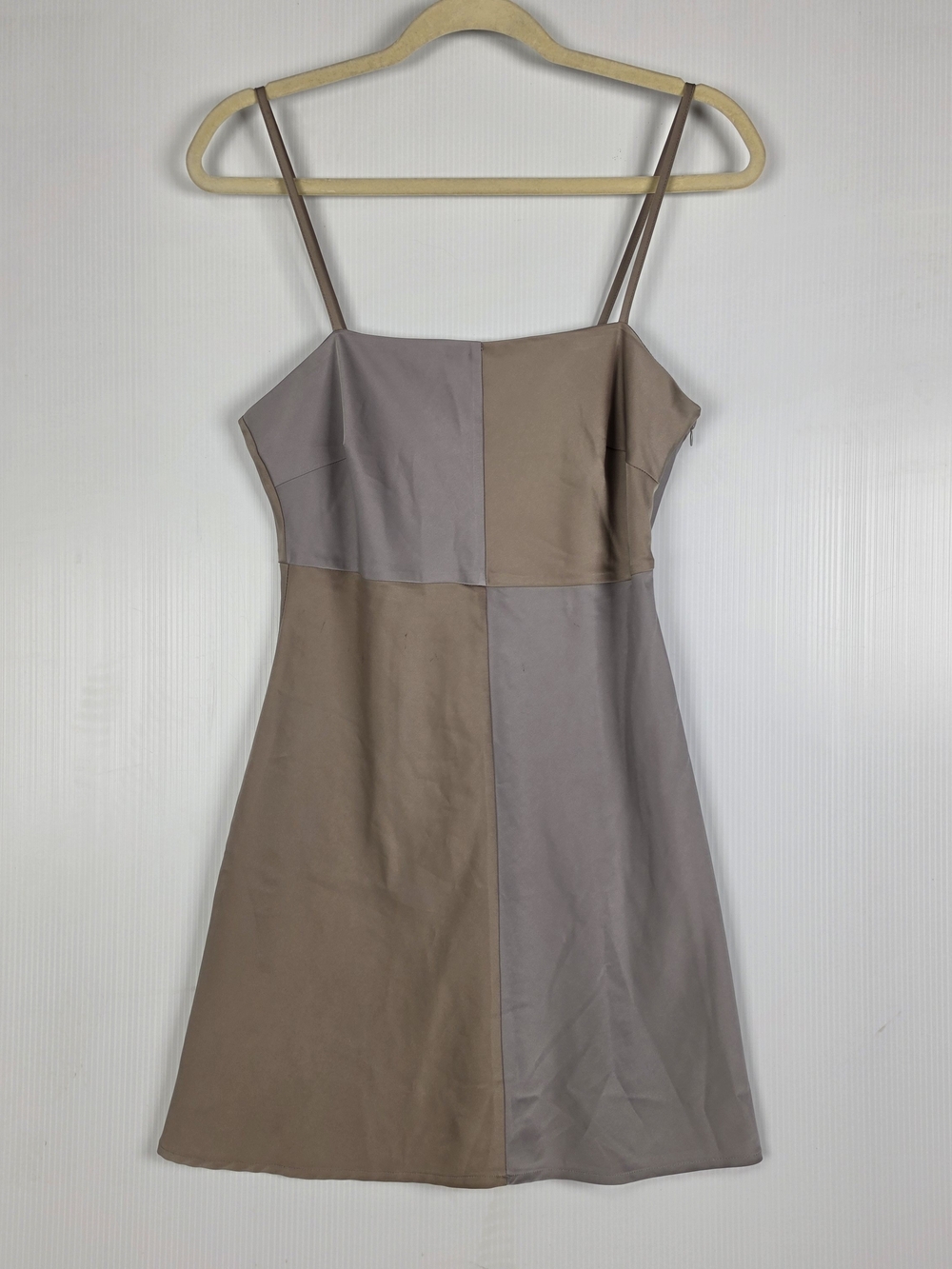 Le Lis Two-Tone Taupe & Light Gray Mini Dress